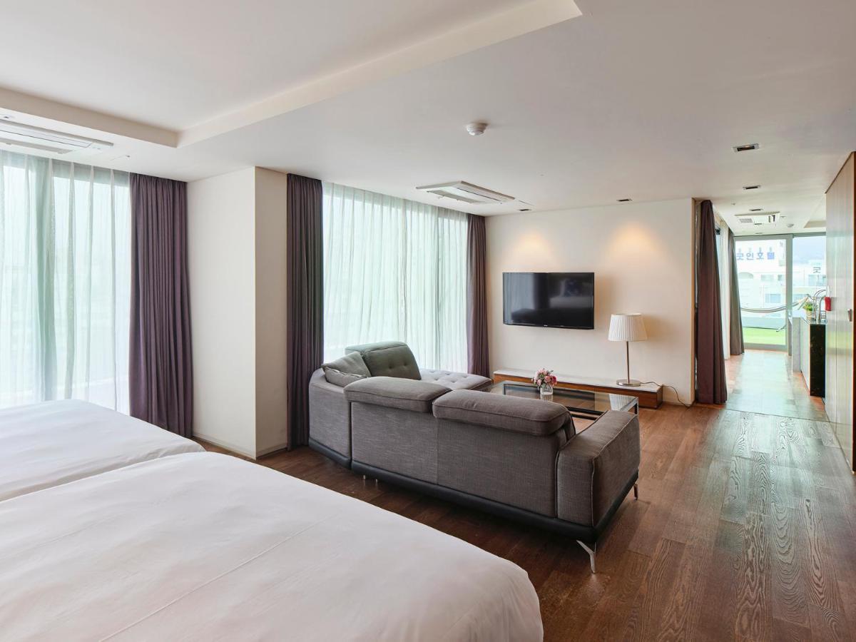 The Island Blue Hotel Seogwipo-stad Buitenkant foto