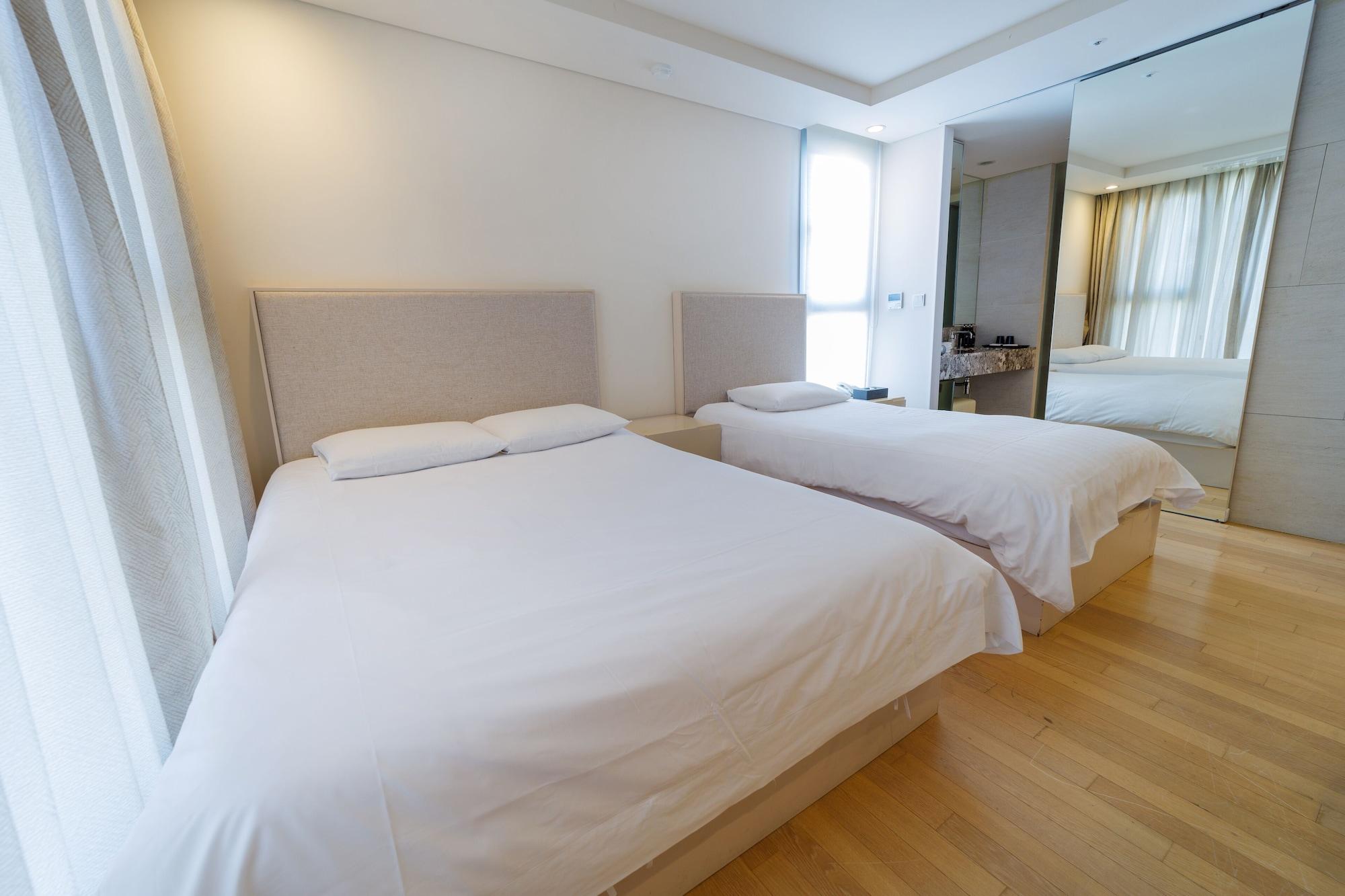 The Island Blue Hotel Seogwipo-stad Buitenkant foto